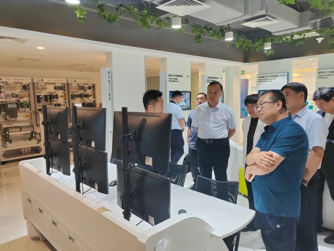 星空体育app官网-任秀力一行赴北京、上海、福建考察洽谈